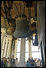 Une cloche du campanile sonne